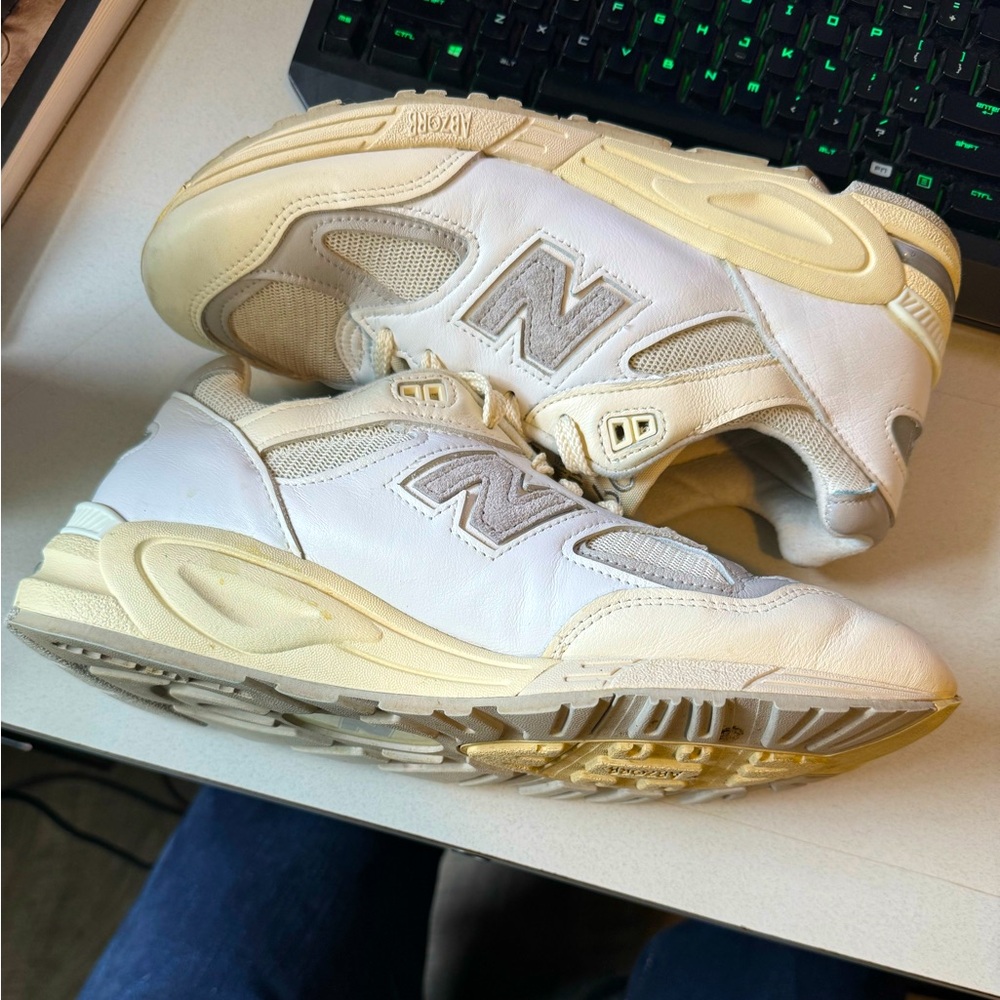 New Balance 990v2 Ronnie Fieg Leather Vintage white
